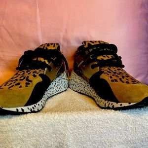 Leopard brown white black Sneakers never been worn in very good condition